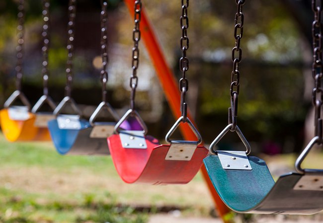 Empty-colorful-swings-at-the-park